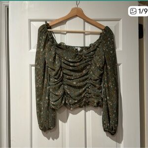 NWT ASTR The Label Ruched Floral Blouse